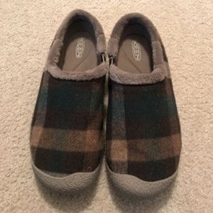 keen  wooly slip ons